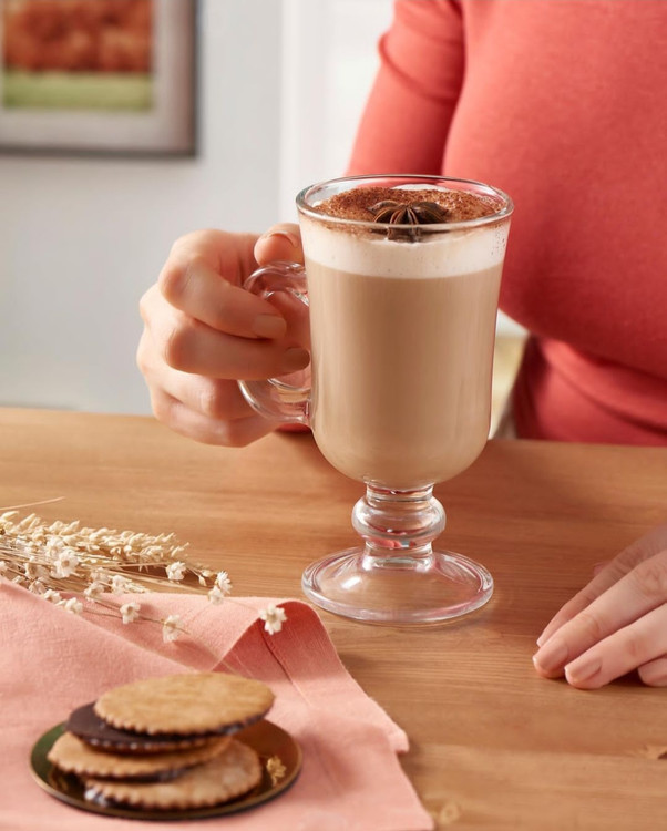 لیوان شیشهای دو عددی پاشاباغچه مدل Irish Coffee مناسب سرو قهوه و نوشیدنیهای گرم