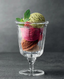 بستنیخوری شیشهای پاشاباغچه مدل Facade با طراحی مدرن و شفاف