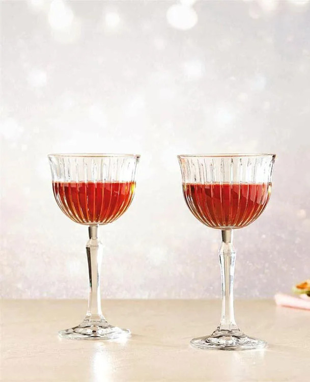 گیلاس شیشهای پاشاباغچه مدل جوی کد 440290 – ست ۴ عددی با طراحی شفاف، شیک و مقاوم مناسب نوشیدنیهای سرد و گرم