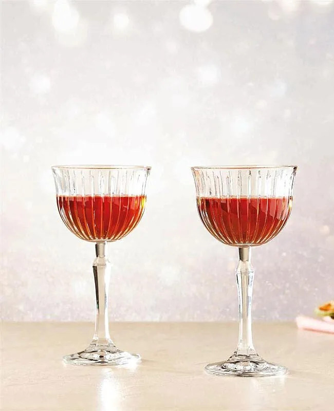 گیلاس شیشهای پاشاباغچه مدل جوی کد 440290 – ست ۴ عددی با طراحی شفاف، شیک و مقاوم مناسب نوشیدنیهای سرد و گرم