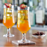 لیوان پایهدار شیشهای Pasabahce مدل Tulip با فرم منحنی و لبه باز برای سرو نوشیدنیهای سرد