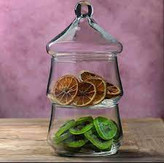 ظرف شیشهای دو طبقه پاشاباغچه مدل ویلا برای سرو شیرینی، آجیل و تنقلات در مهمانی