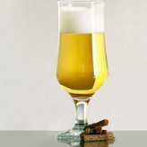 گیلاس شفاف و براق پاشاباغچه مدل تولیپ، انتخابی زیبا برای پذیرایی در مجالس و دورهمیها