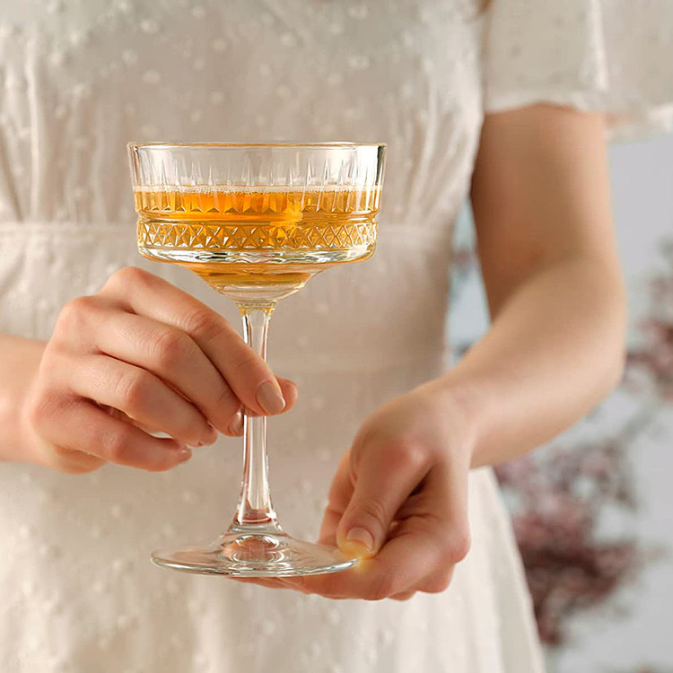 بستنیخوری پاشاباغچه با طراحی کلاسیک و مقاوم