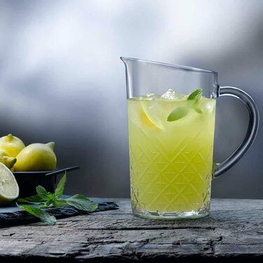 پارچ بلور مقاوم و شفاف پاشاباغچه مناسب سرو آب، شربت و نوشیدنیهای سرد