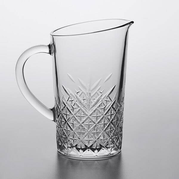 پارچ شفاف و بادوام پاشاباغچه با طراحی زیبا برای میز پذیرایی یا مهمانیها