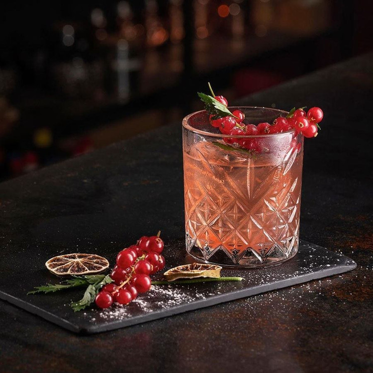 لیوان شیشهای پاشاباغچه مدل Timeless کد 520414 – طراحی کلاسیک و مقاوم مناسب نوشیدنیهای گرم و سرد