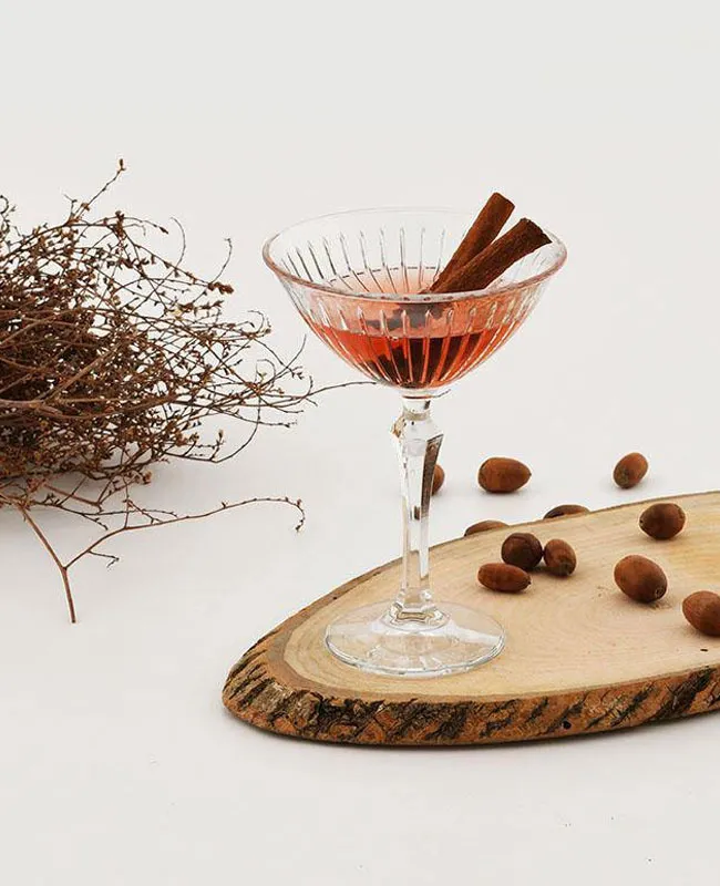 جام مارتینی پاشاباغچه مدل جوی 440310 – طراحی زیبا و متعادل، مناسب نوشیدنی‌های خاص
