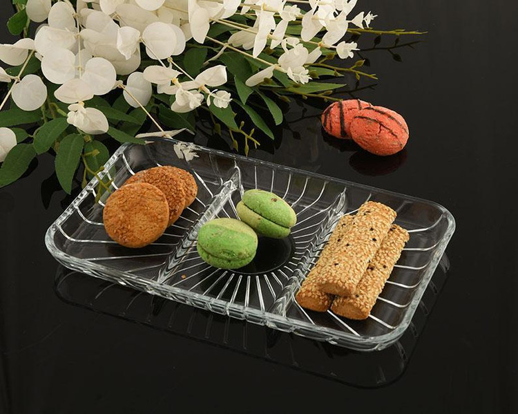 سرو شیرینی، شکلات و پیشغذا با اردوخوری شیشهای پاشاباغچه