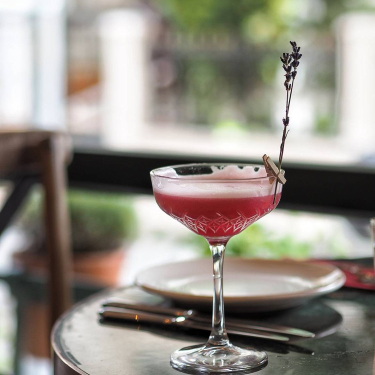 جام پاشاباغچه مدل تایملس با طراحی شیاردار و ظاهری کلاسیک و لوکس