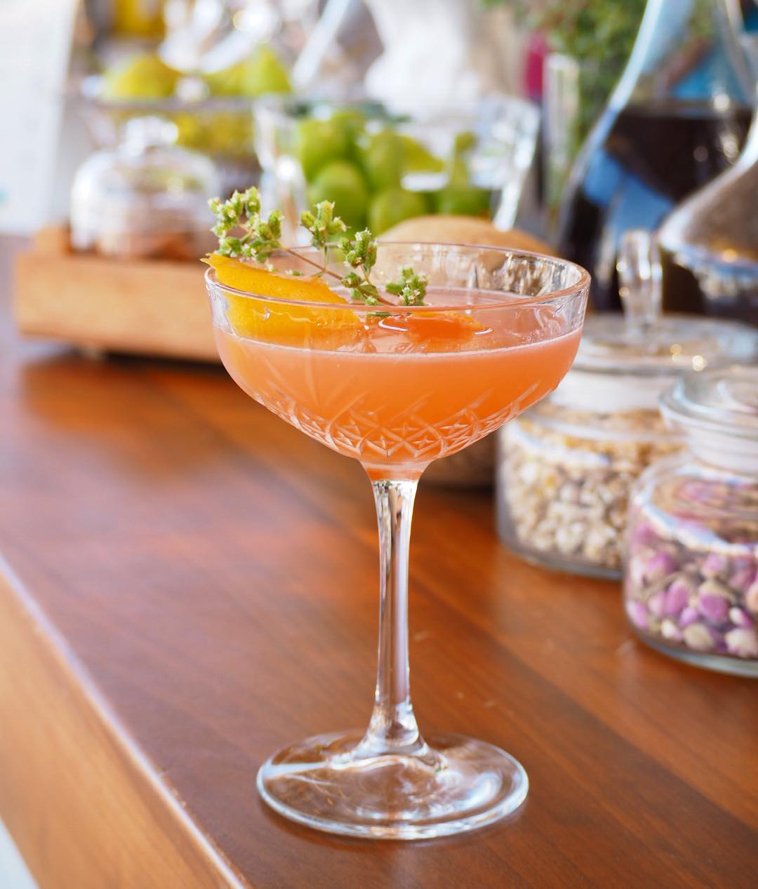 لیوان پایه‌کوتاه پاشاباغچه مدل تایملس – مناسب سرو نوشیدنی و دسر