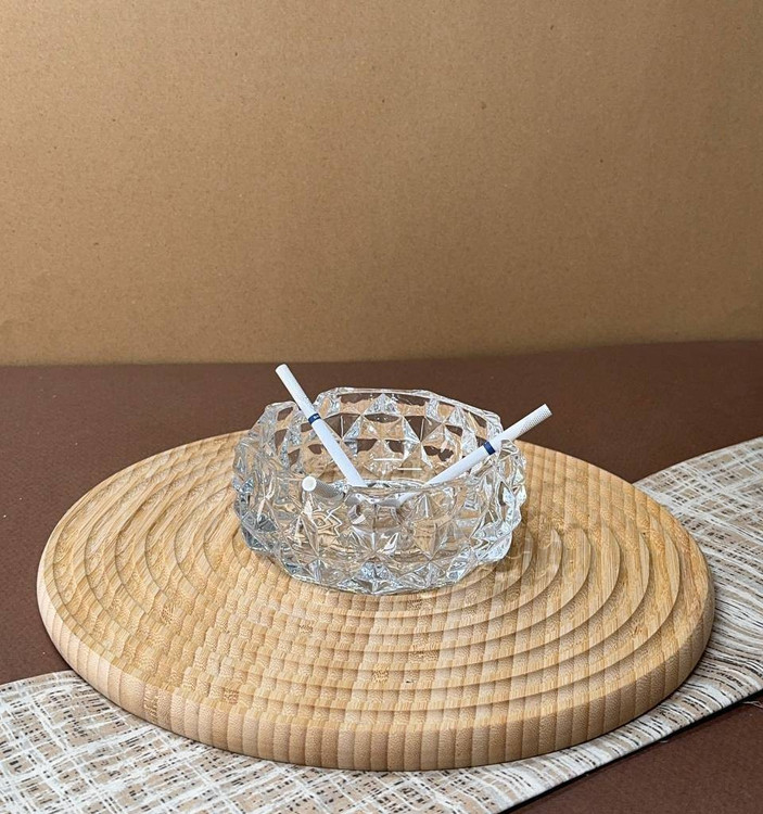 1. زیرسیگاری شیشهای گرد Deli Glass با طراحی مدرن