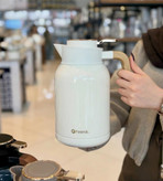 3. فلاسک Feenik مناسب نگهداری نوشیدنی گرم و سرد