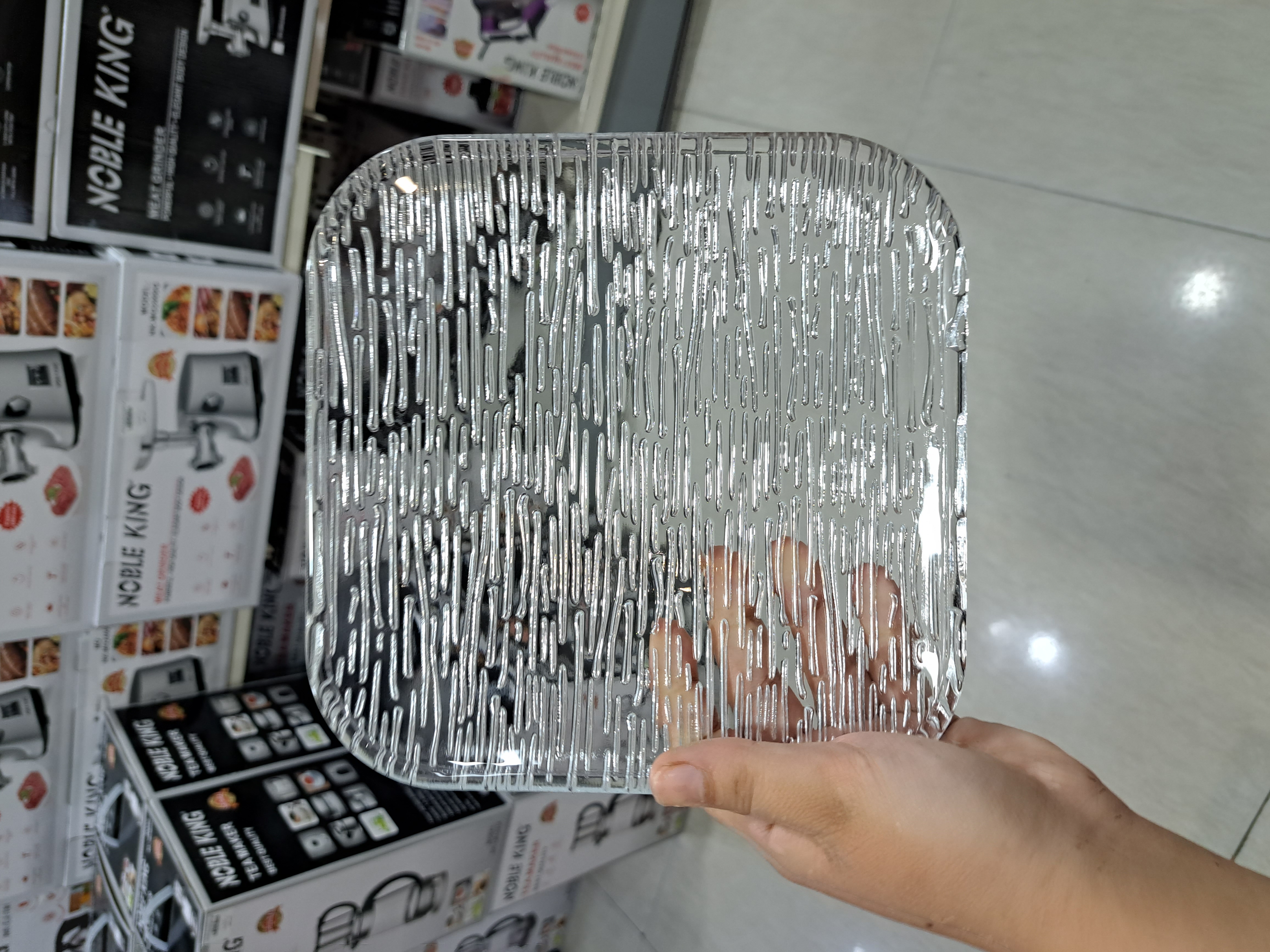 پیش‌دستی شیشه‌ای شفاف مدل طرح یخی از برند Deli Glass – مناسب سرو شیرینی، میوه و آجیل