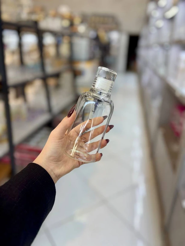 4. بطری شیشه‌ای پیرکس مدل KIT-1126 – جنس ضخیم و مقاوم در برابر حرارت، مناسب نگهداری آب و شربت