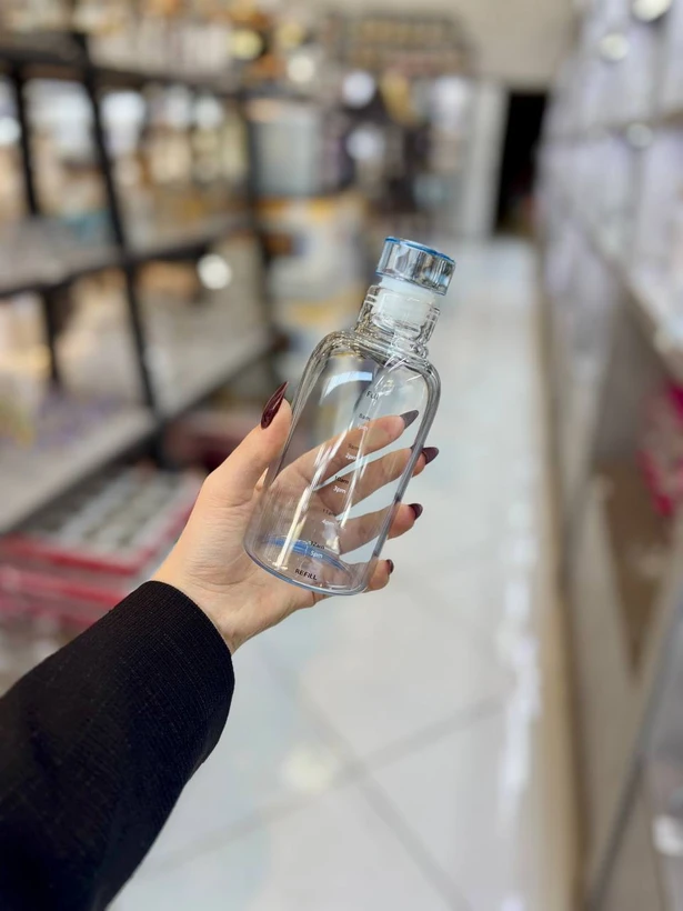 1. بطری پیرکس شیشه‌ای مدل KIT-1126 – طراحی ساده و شفاف، مناسب سرو نوشیدنی در آشپزخانه‌های مدرن
