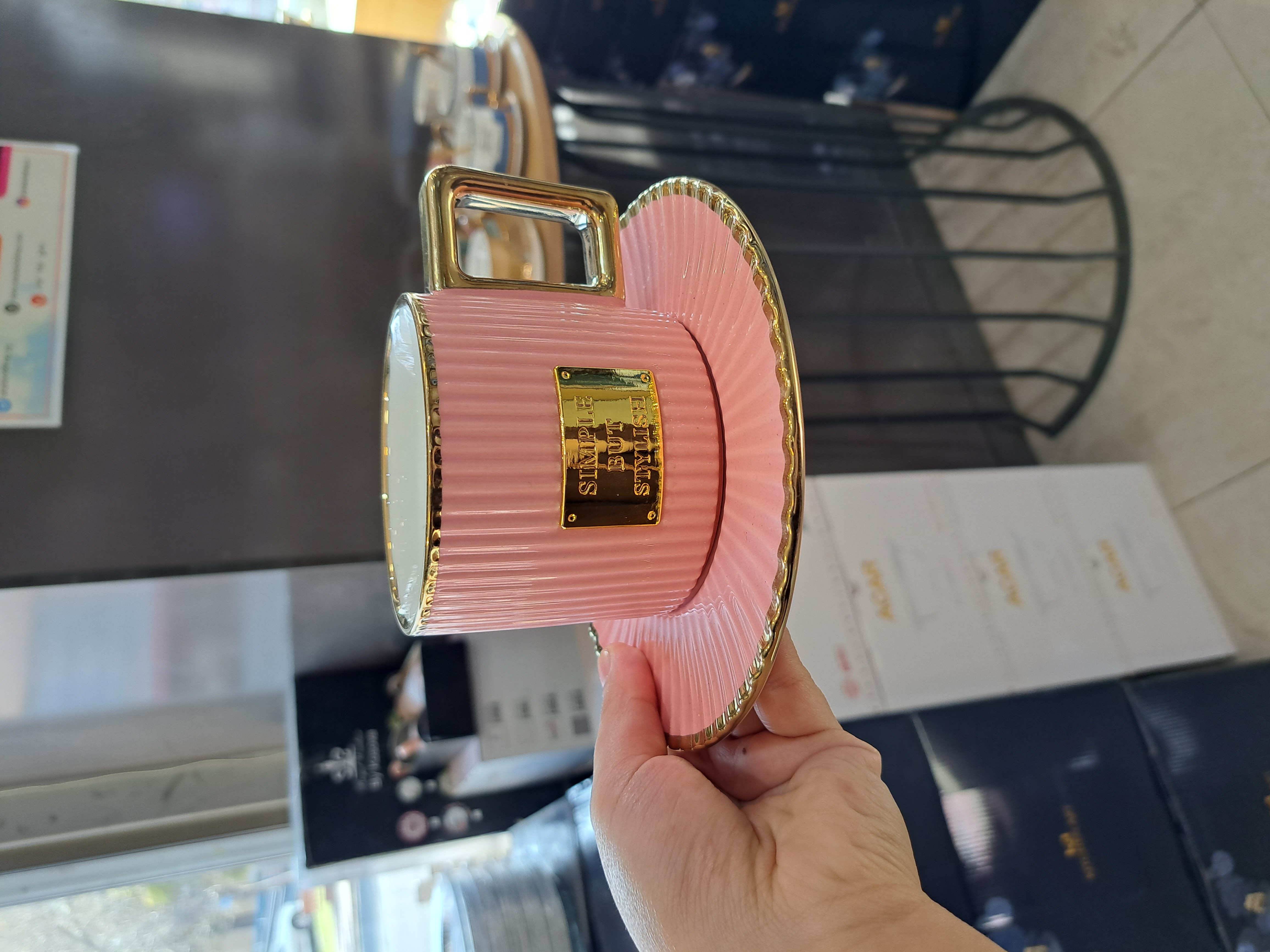 4. ست کامل ۱۲ پارچه فنجان و نعلبکی رنگی برای سرو قهوه