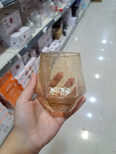 1. لیوان ۶ ضلعی طرحدار رنگ شامپاینی Deli Glass ست ۶ عددی