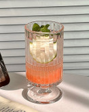 گیلاس شیشهای شفاف شیاردار برای سرو نوشیدنی