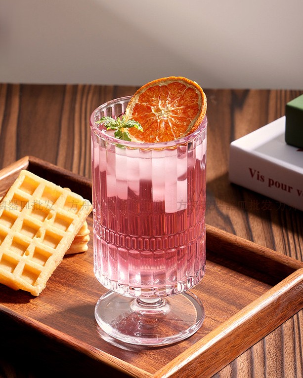 گیلاس پایه کوتاه دلی گلس با طراحی مدرن