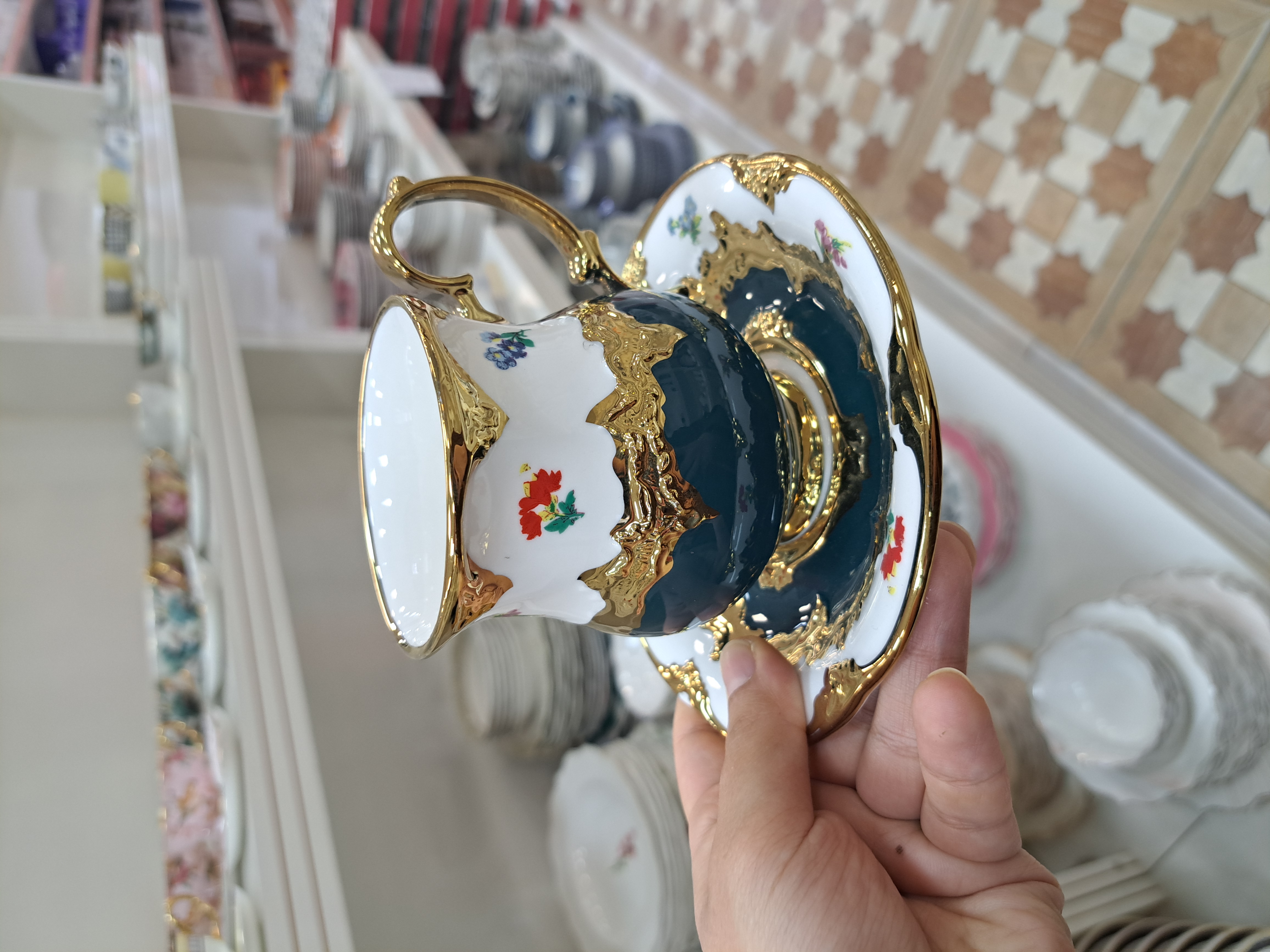 فنجان و نعلبکی‌های رنگی و طلاکوب KOSOVA