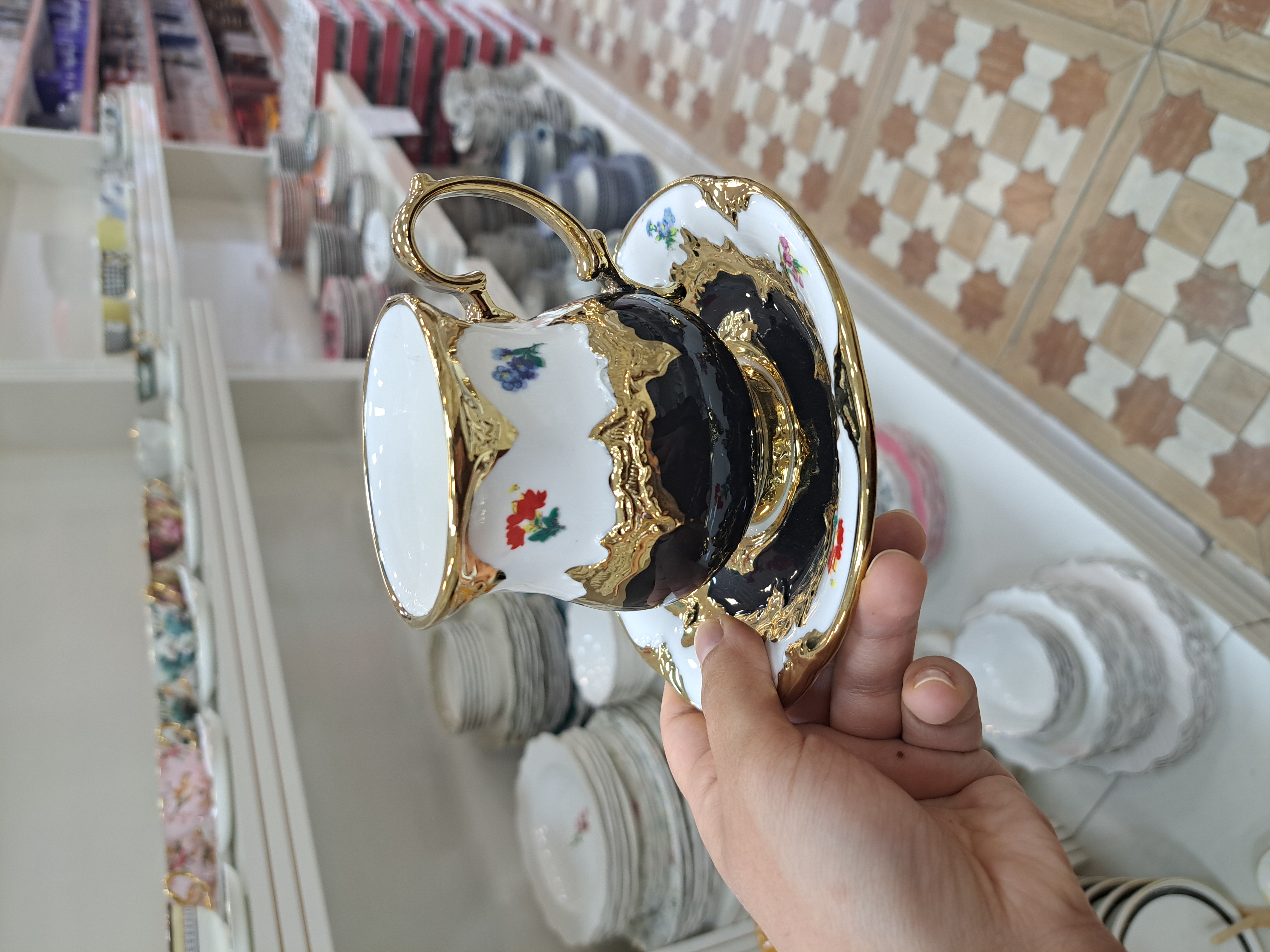 فنجان‌های چایخوری ۶ رنگ با لبه طلاکوب برند KOSOVA