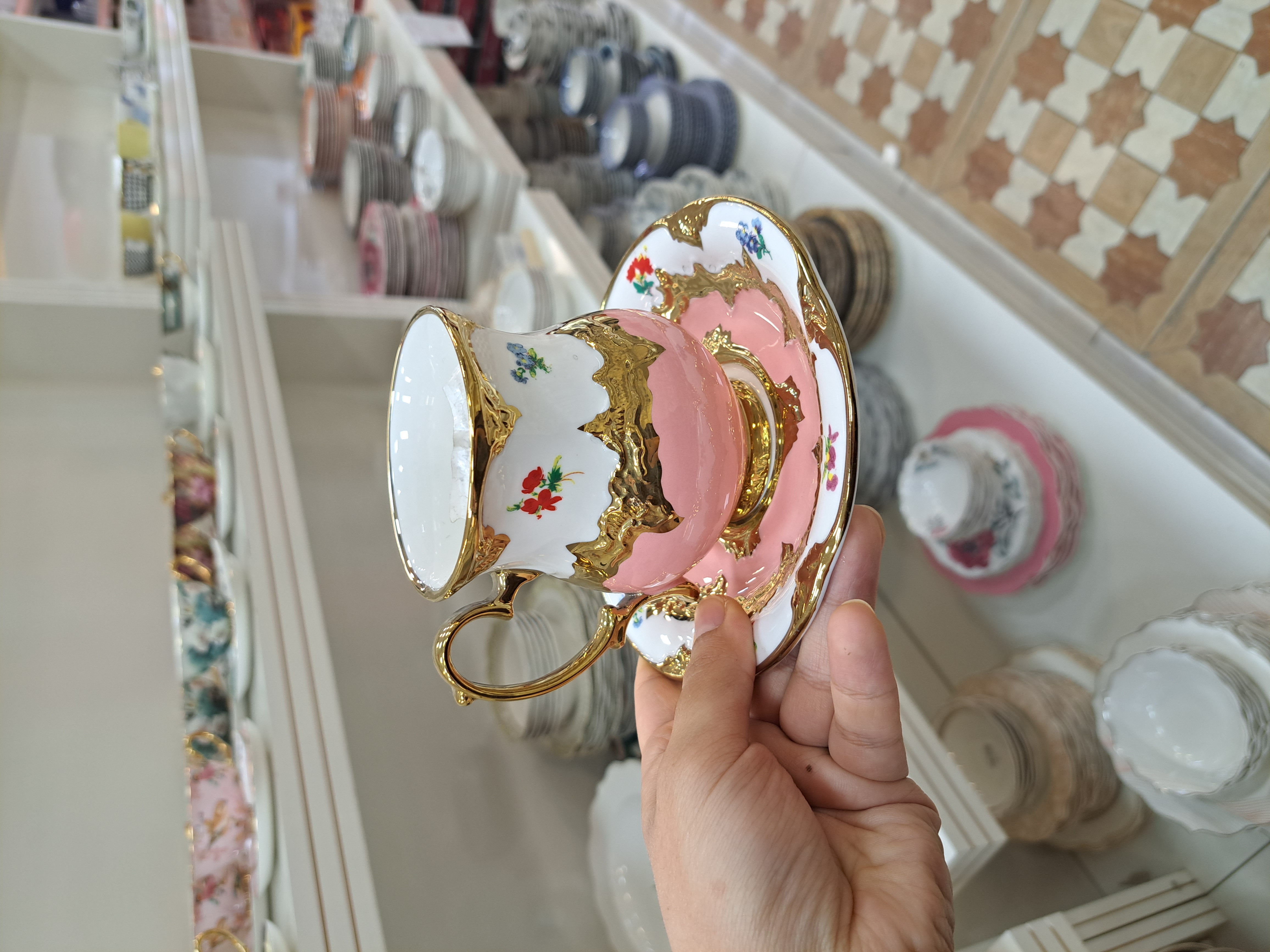 ست ۱۲ پارچه چایخوری ۶ رنگ با طراحی لوکس KOSOVA