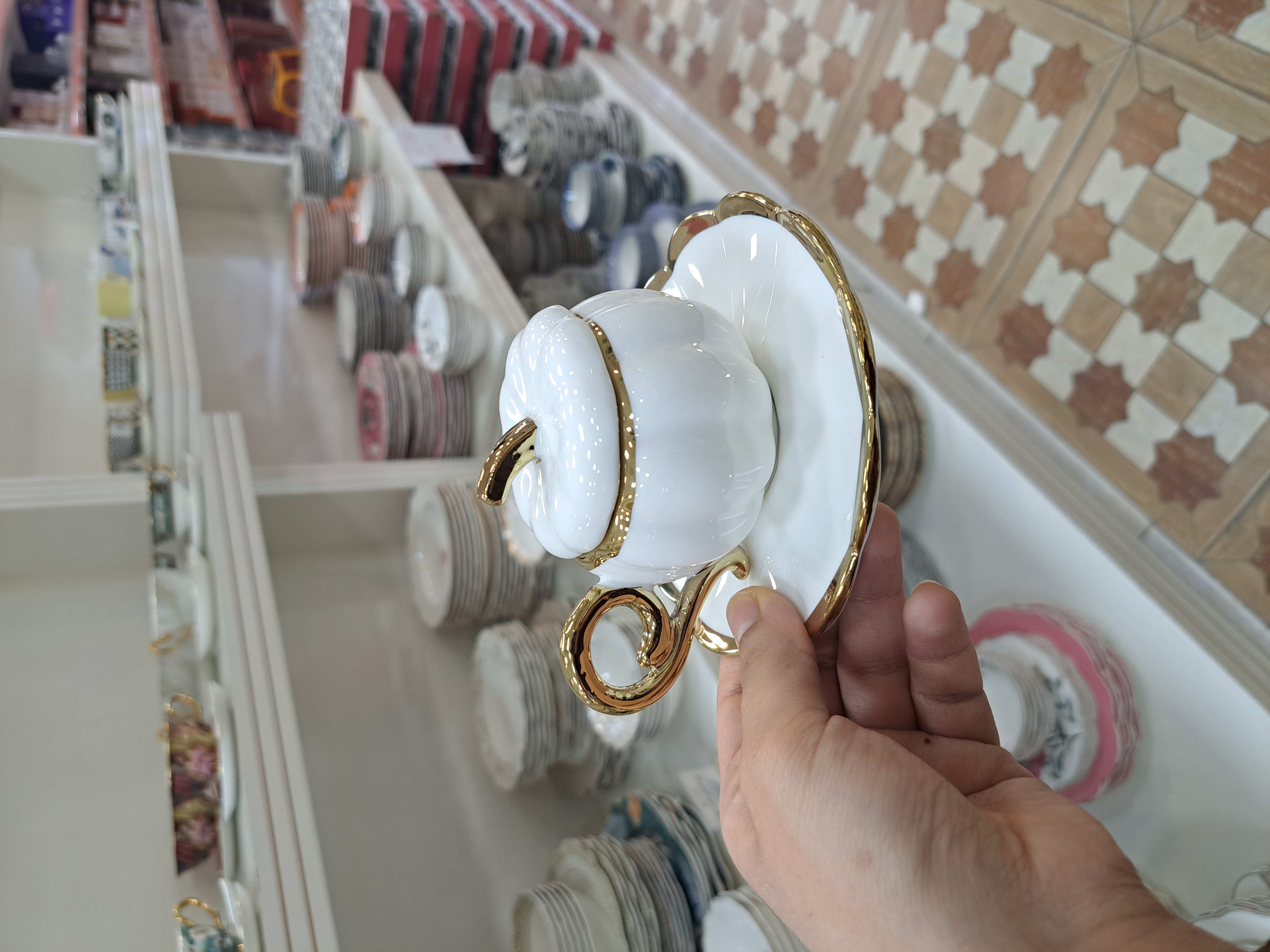 فنجان و نعلبکی طرح کدو تنبل رنگ نارنجی و سفید