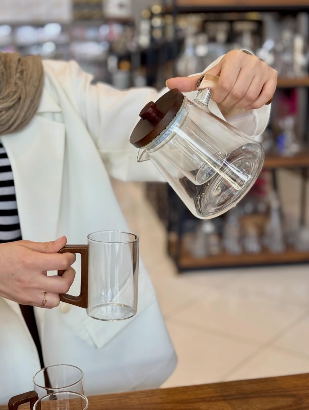 قوری پیرکس وارداتی با دسته چوبی