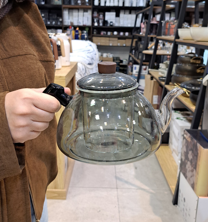 قوری پیرکس دودی صافیدار با دسته بامبو