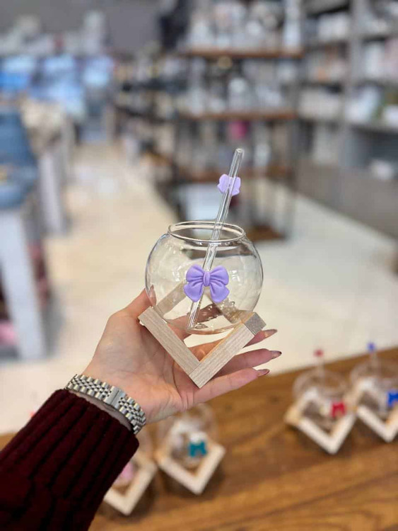 لیوان پیرکس نیدار پاپیونی وارداتی با طراحی خاص